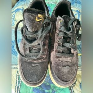 Velvet black Nike